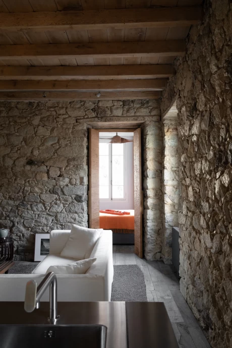 Квартира в каменном доме XIX века в деревушке Мураччоле на Корсике, Франция
