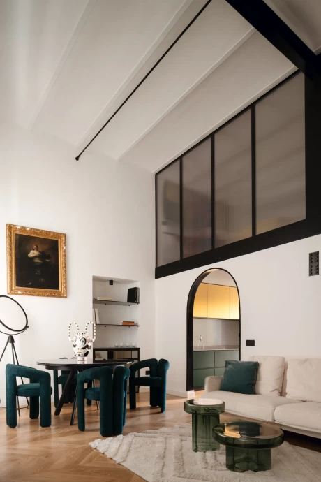 Квартира площадью 60 м2 с потолками высотой 5 м в доме начала XX века в Неаполе, Италия
