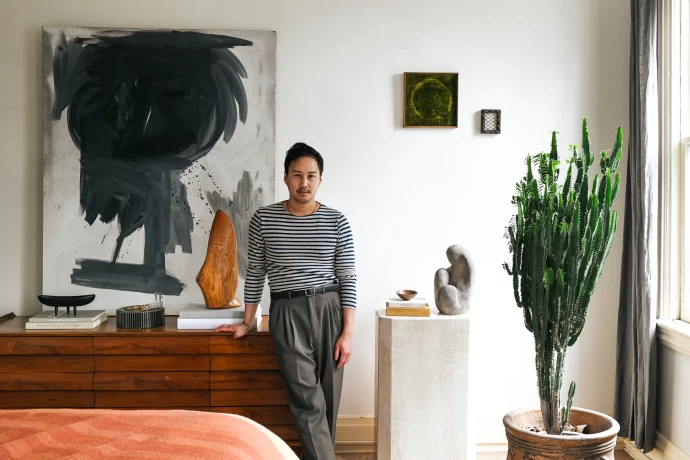 Квартира продавца винтажной мебели и художника Райана Йи в Питтсбурге, Пенсильвания