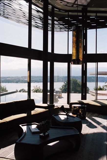 Современный дом на берегу Женевского озера