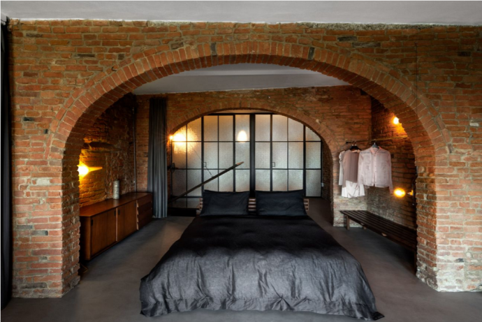 Двухэтажный лофт с панорамными окнами в итальянской провинции Пиза