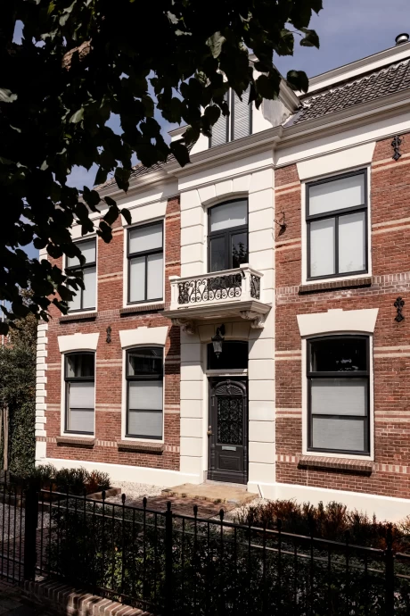 142-летний дом дизайнера Миран вант Клоостер в Нордвейке, Нидерланды
