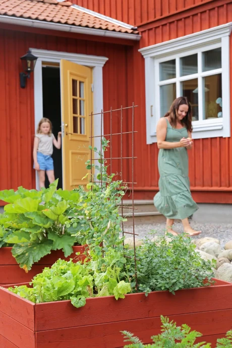 Стилизованный под вековой недавно построенный дом в Эребру, Швеция