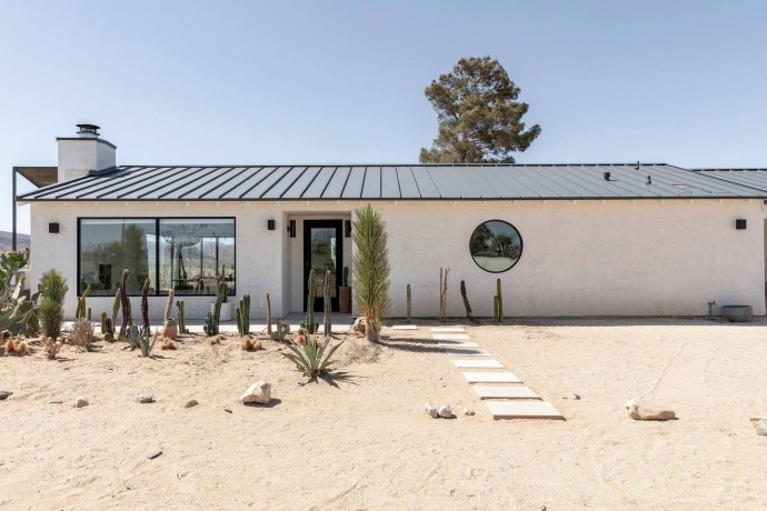 Современный дом в калифорнийской пустыне Юкка-Вэлли