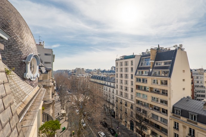 Мансардная квартира в Париже