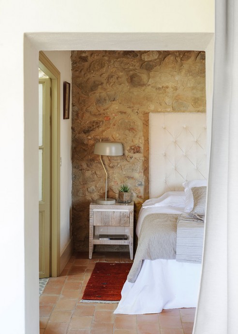 Каменный дом на побережье Коста-Брава, Испания Каменный дом на побережье Коста-Брава, Испания