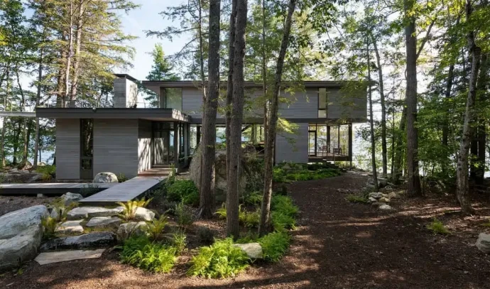 Дом на берегу озера для семьи из пяти человек в Новой Англии, США