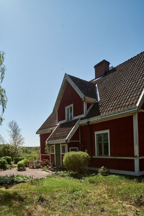Бывшая сельская школа 1914 года в Тунаби (Уппсала, Швеция), превращённая в семейный загородный дом
