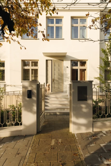 Превращённое в жилой дом бывшее общежитие 1930-х годов в Кракове, Польша