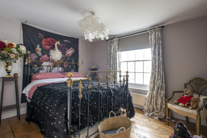 Дом детского писателя Салли Гарднер в городе Гастингс (Англия), наполненный удивительными предметами