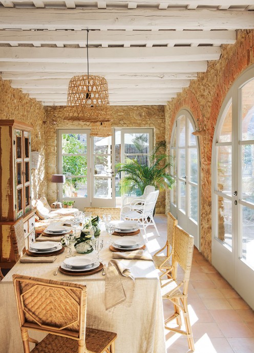 Каменный дом на побережье Коста-Брава, Испания Каменный дом на побережье Коста-Брава, Испания