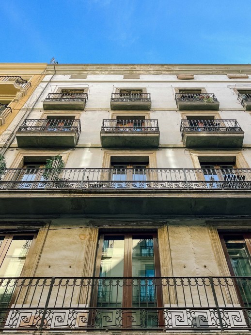 Квартира площадью 128 м2 в старинном здании в самом центре Барселоны