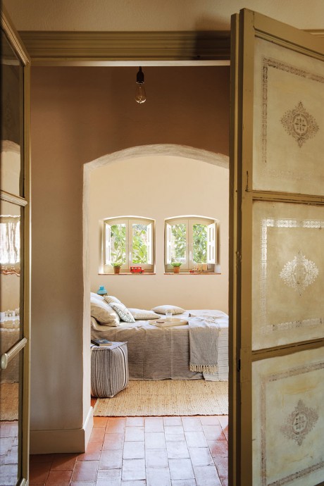 Каменный дом на побережье Коста-Брава, Испания Каменный дом на побережье Коста-Брава, Испания