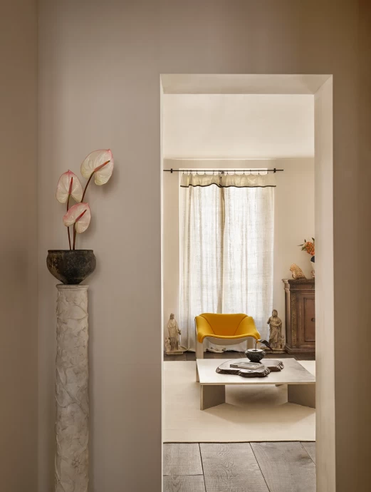 Квартира галериста и торговца антиквариатом Адриена Шенеля в Париже