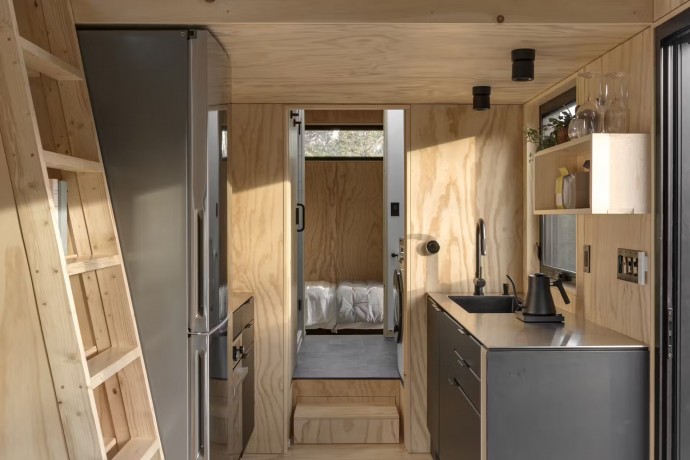 Мобильный мини-дом площадью 24 м2 от канадских дизайнеров