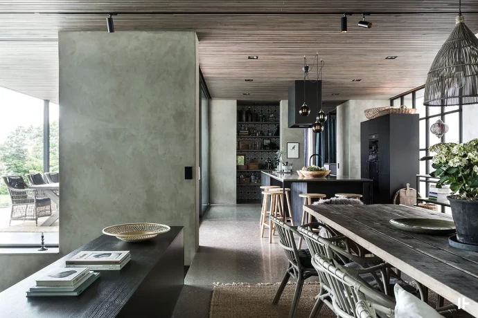 Современная вилла на берегу озера Меларен в шведской коммуне Вестманланд (167 м2)