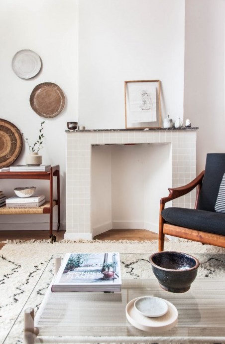 Интерьер гостиной и кухни в старинном доме в Делфте, Нидерланды Интерьер гостиной и кухни в старинном доме в Делфте, Нидерланды