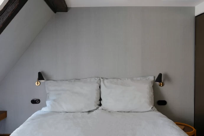 Мансарда в фахверковом доме XIV века с видом на Нотр-Дам в Париже (50 м2)