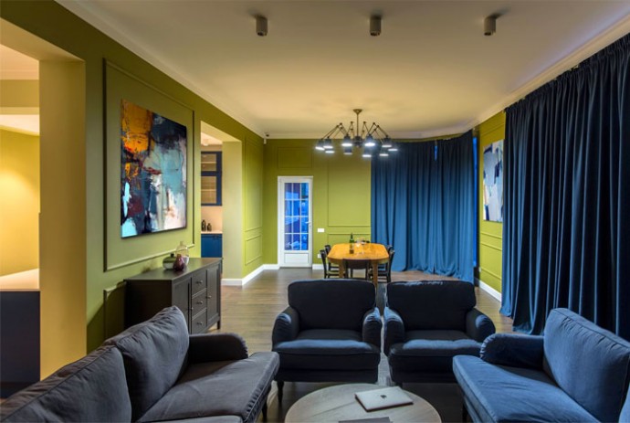 Контрастные цветовые сочетания в декоре двухуровневой квартиры