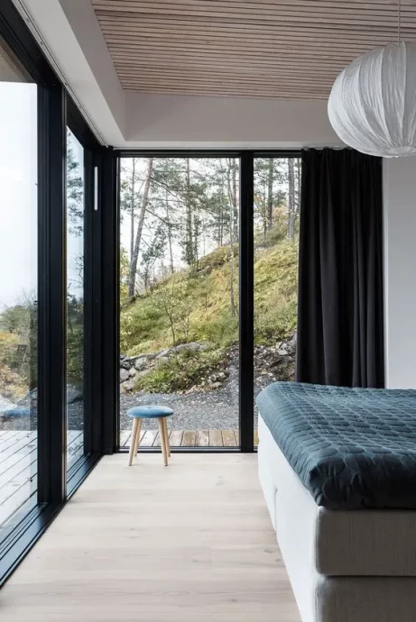 Современная вилла на берегу озера Меларен в шведской коммуне Вестманланд (167 м2)