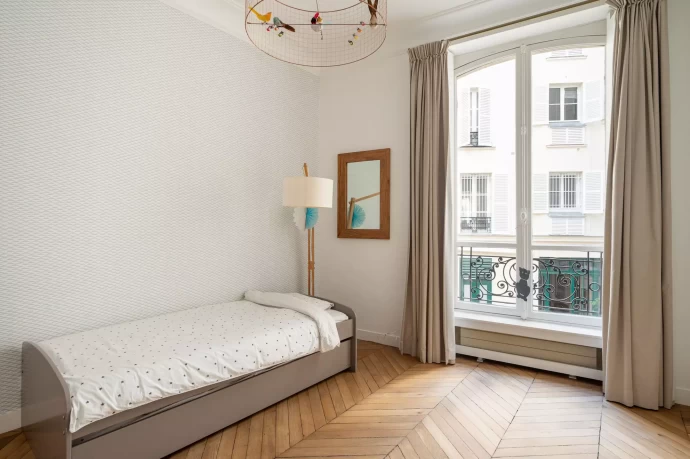 Квартира с просторной террасой в Париже