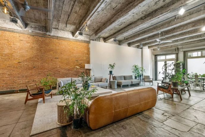 Двухуровневый лофт на территории бывшего склада чайной компании Tetley в Гринвич-Виллидж, Нью-Йорк