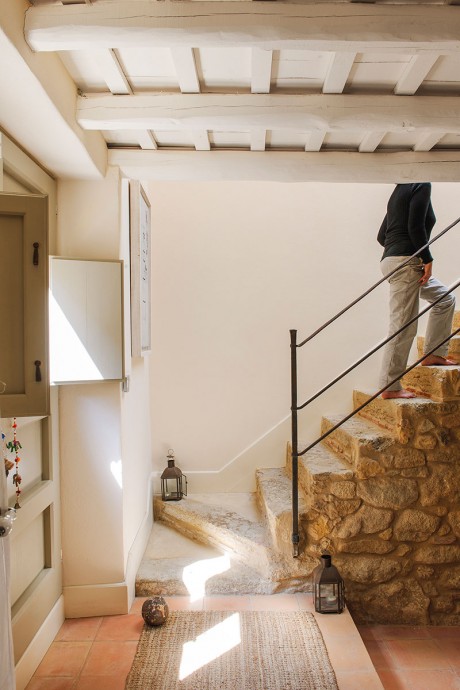 Каменный дом на побережье Коста-Брава, Испания Каменный дом на побережье Коста-Брава, Испания