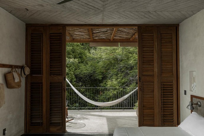 Дом архитектора Ивана Эскеда Мартинеса и дизайнера Галы Санчес-Ренеро в Масунте, Мексика