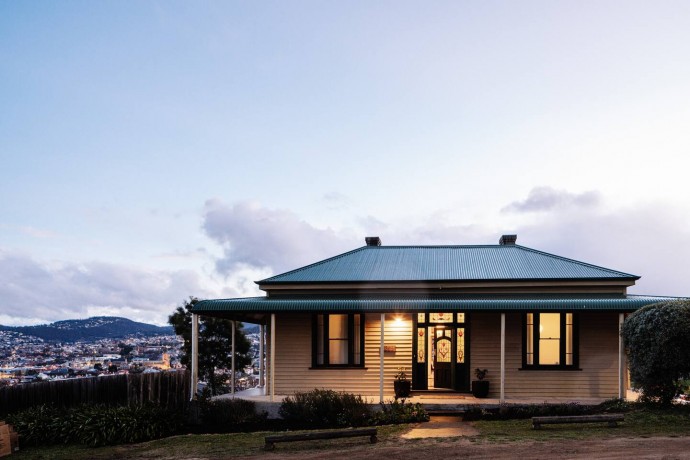 Дом на склоне холма в Хобарте, Тасмания, Австралия