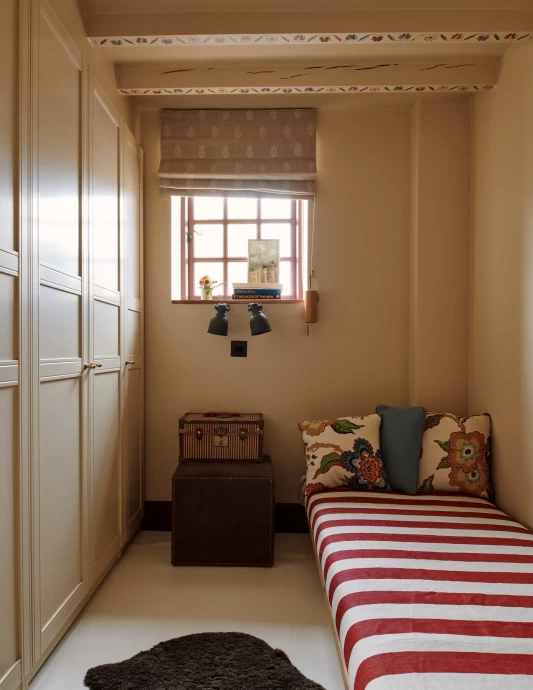 Превращённый в дом дизайнера Кэтрин Чичестер старинный амбар в Котсуолде, Великобритания