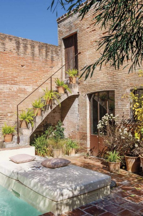 194-летний дом дизайнера Марты Тобелла в центре Барселоны