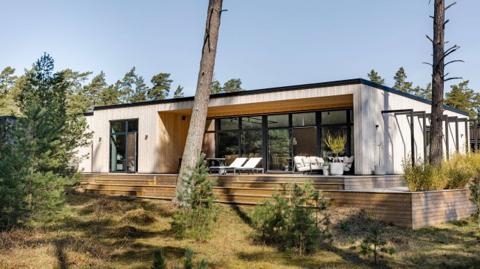 Современный дом на берегу залива Хане в Сконе, Швеция