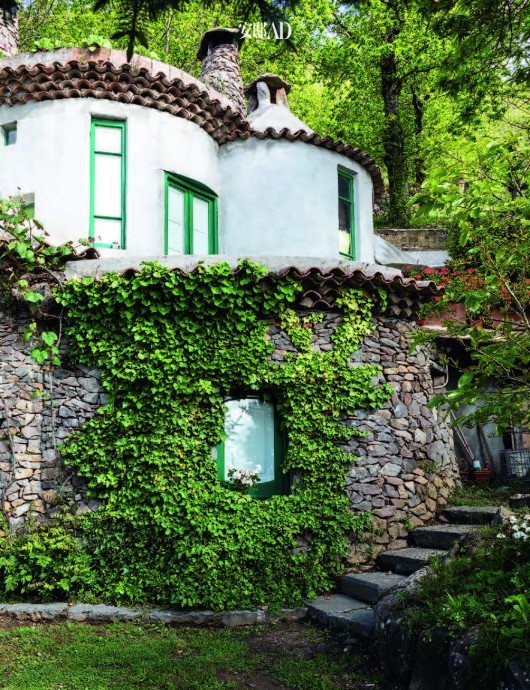 Загородный дом модельера Луки Ларенца в небольшой горной деревне в часе езды от Неаполя, Италия
