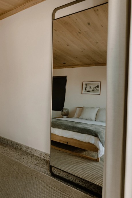 Старый заброшенный ангар в городке Изерфонтейн (ЮАР), превращённый в жилой дом Старый заброшенный ангар в городке Изерфонтейн (ЮАР), превращённый в жилой дом