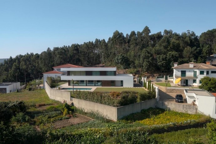 Современный дом в Каррегосе, Португалия