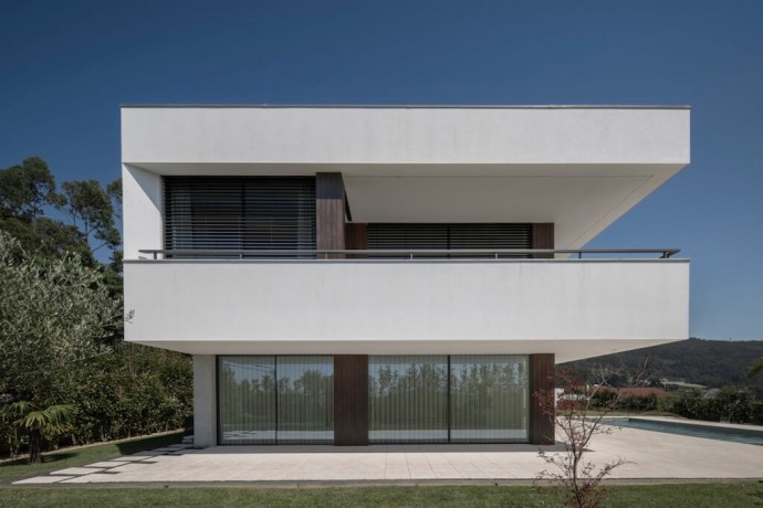 Современный дом в Каррегосе, Португалия