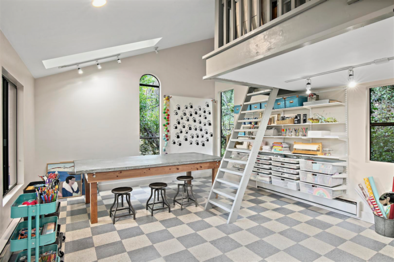 Дом посреди леса в Окленде Дом посреди леса в Окленде