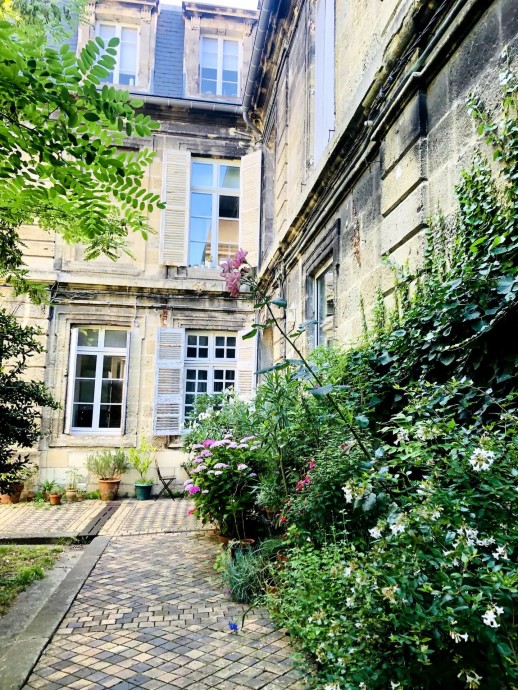 Квартира в доме XVIII века в Бордо, Франция (165 м2)