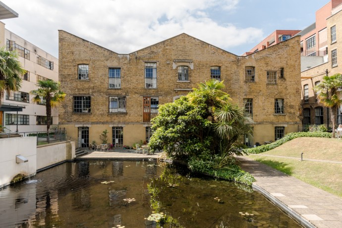 Мини-лофт площадью 45 м2 на территории бывшей фабрики 1869 года в Лондоне Мини-лофт площадью 45 м2 на территории бывшей фабрики 1869 года в Лондоне