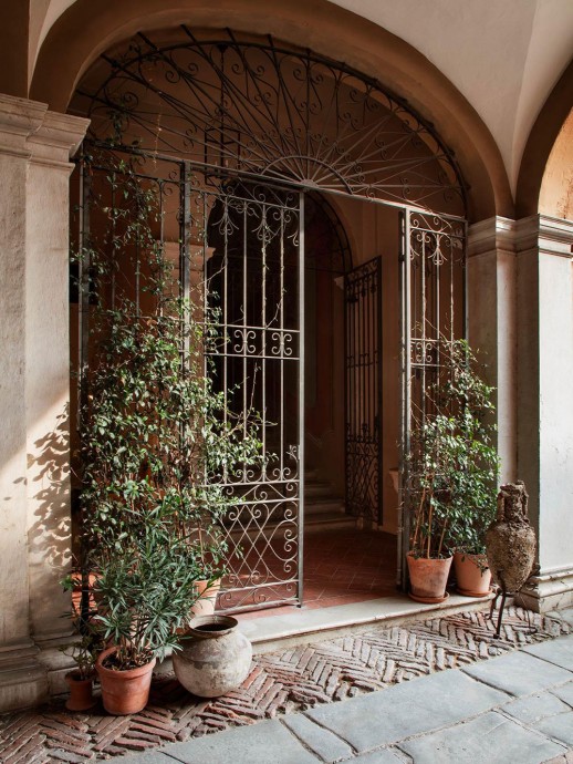Мини-отель Vipp Palazzo Monti в палаццо XIII века в Брешии, Италия