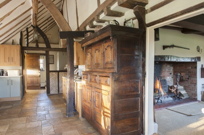 Восстановленный фермерский дом XVI века в Уилдене, Великобритания