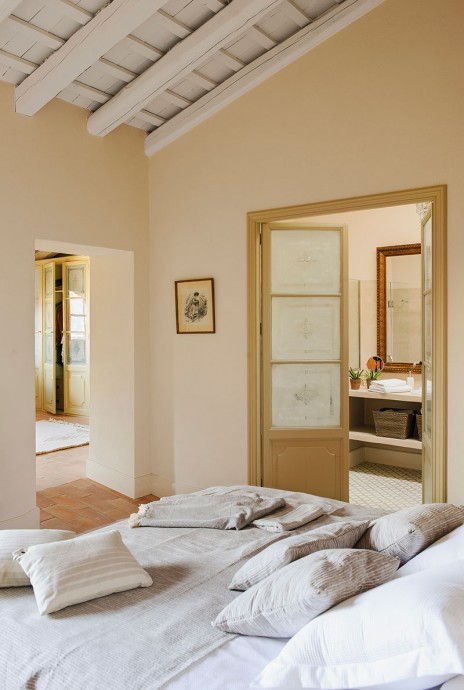 Каменный дом на побережье Коста-Брава, Испания Каменный дом на побережье Коста-Брава, Испания