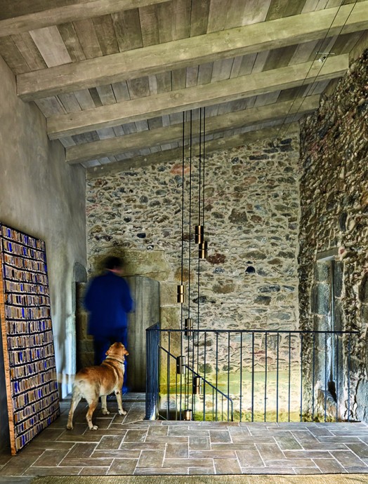 Дом дизайнера Джоана Лао и художницы Адалины Короминес в провинции Жирона, Испания