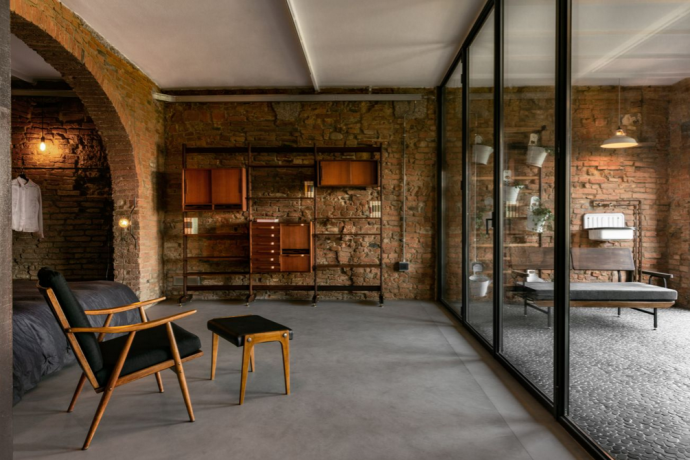 Двухэтажный лофт с панорамными окнами в итальянской провинции Пиза