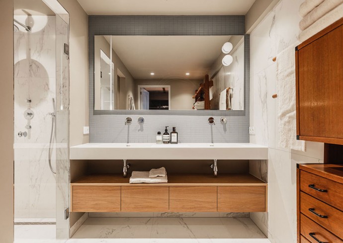 Двухуровневая квартира в центре Амстердама Двухуровневая квартира в центре Амстердама