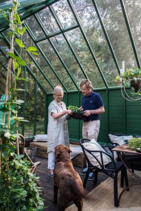 Дом для отдыха, расширенный за счет строительства зимнего сада Дом для отдыха, расширенный за счет строительства зимнего сада