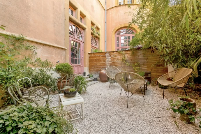 Квартира в старинном замке в Лионе, Франция