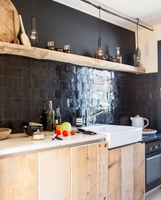 Рыбацкая хижина XIX века в коммуне Сен-Жиль-Круа-де-Ви, Франция (50 м2) Рыбацкая хижина XIX века в коммуне Сен-Жиль-Круа-де-Ви, Франция (50 м2)