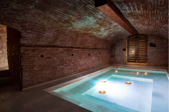 Двухэтажный лофт с панорамными окнами в итальянской провинции Пиза