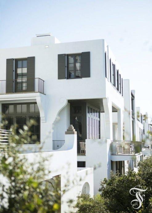 Современный дом с видом на океан в местечке Элис-Бич, Флорида